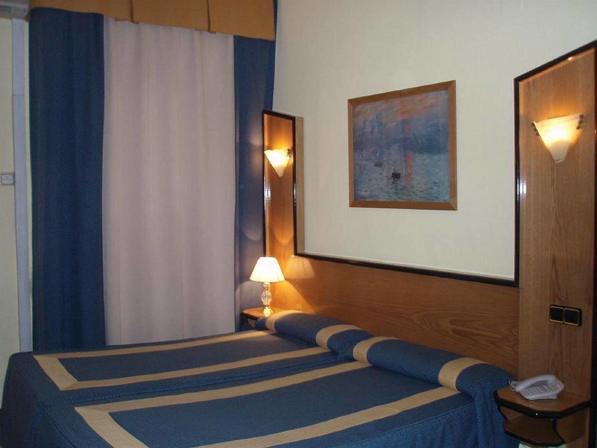 Hostal Buenos Aires Madrid Dış mekan fotoğraf