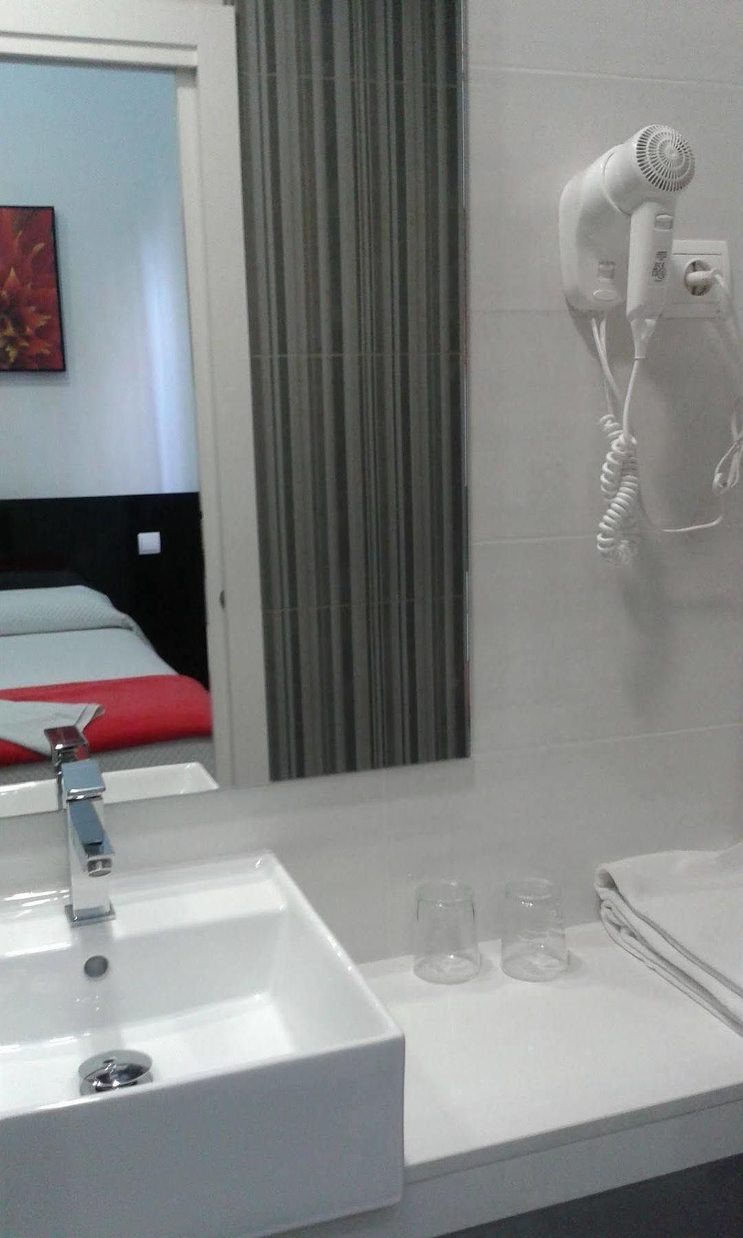 Hostal Buenos Aires Madrid Dış mekan fotoğraf